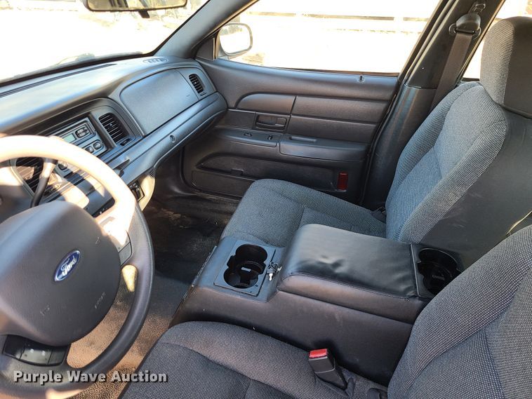 image for item DJ1726 2005 Ford Crown Victoria Police Interecptor