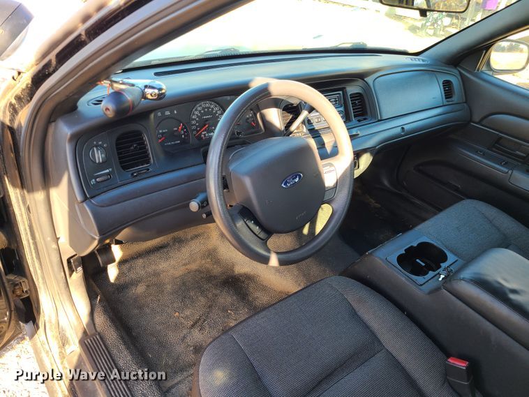 image for item DJ1726 2005 Ford Crown Victoria Police Interecptor