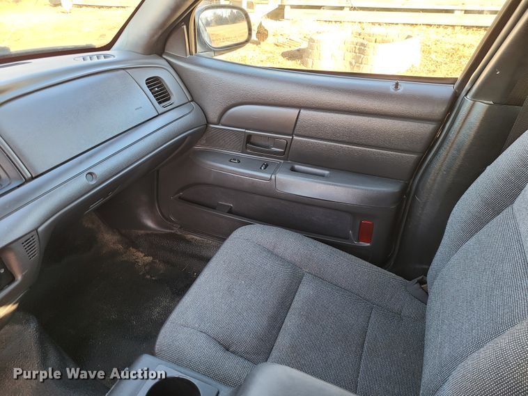 image for item DJ1726 2005 Ford Crown Victoria Police Interecptor