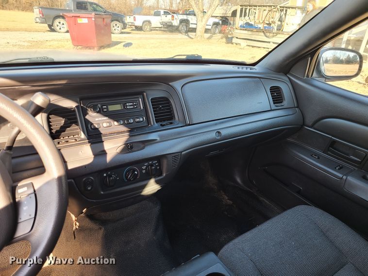 image for item DJ1726 2005 Ford Crown Victoria Police Interecptor