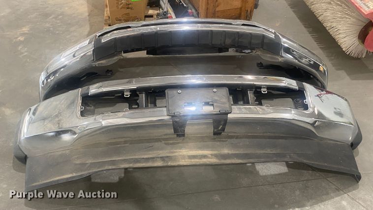 image for item DL1495 (2) Ford F550 front bumpers
