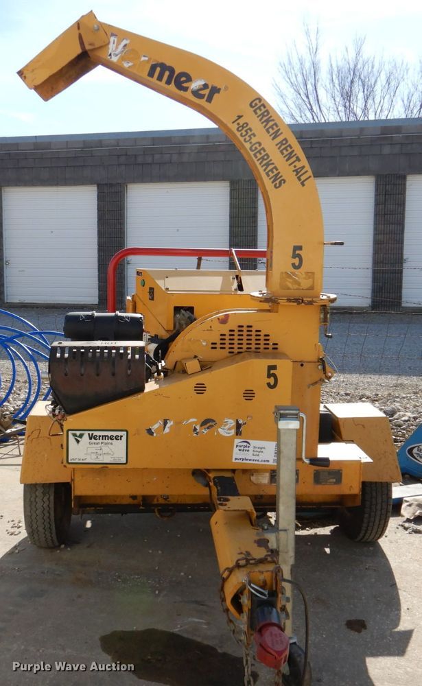 image for item DN2701 2014 Vermeer BC700XL  wood chipper