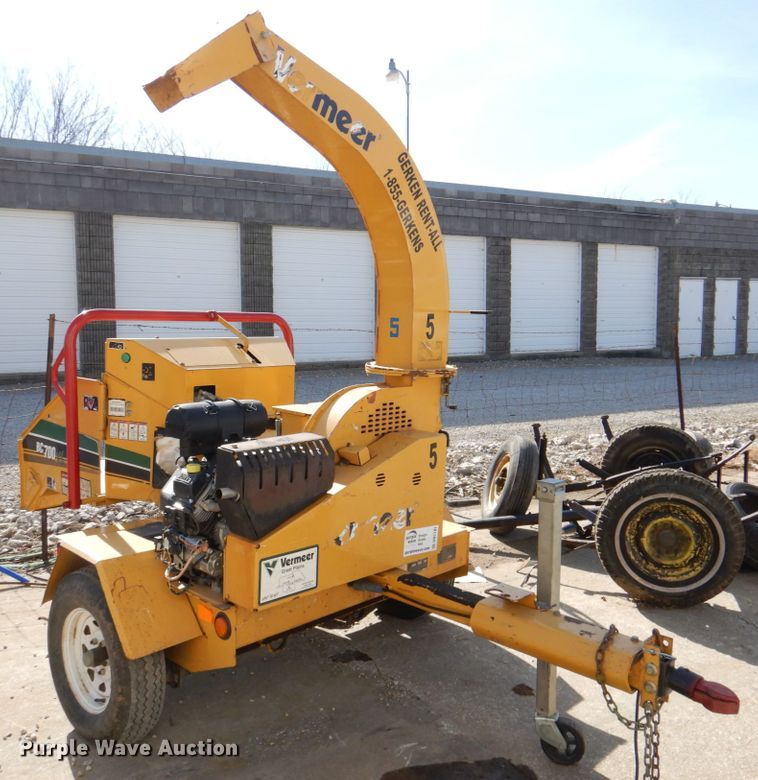 image for item DN2701 2014 Vermeer BC700XL  wood chipper