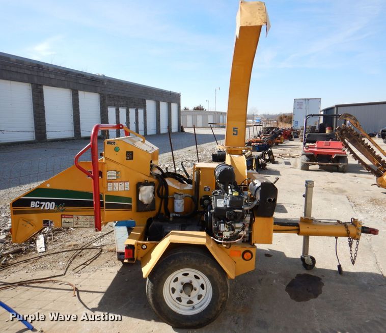 image for item DN2701 2014 Vermeer BC700XL  wood chipper