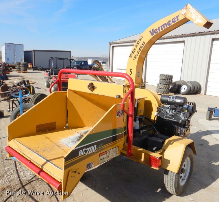 image for item DN2701 2014 Vermeer BC700XL  wood chipper