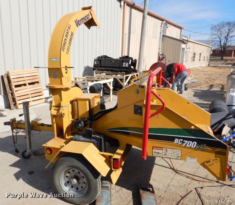 image for item DN2701 2014 Vermeer BC700XL  wood chipper