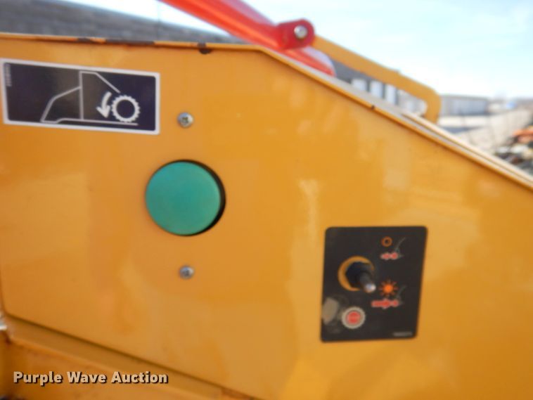 image for item DN2701 2014 Vermeer BC700XL  wood chipper