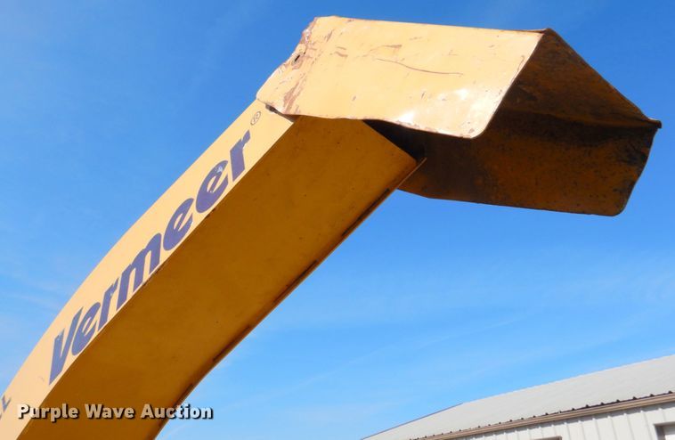 image for item DN2701 2014 Vermeer BC700XL  wood chipper