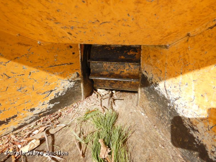 image for item DN2701 2014 Vermeer BC700XL  wood chipper