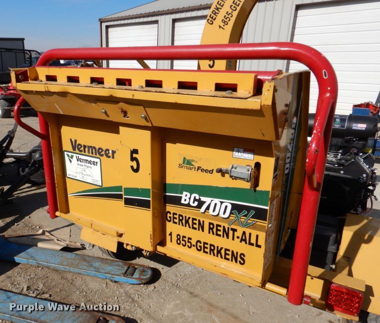 image for item DN2701 2014 Vermeer BC700XL  wood chipper