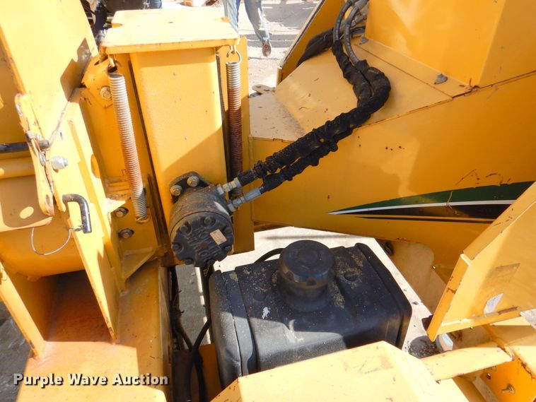 image for item DN2701 2014 Vermeer BC700XL  wood chipper
