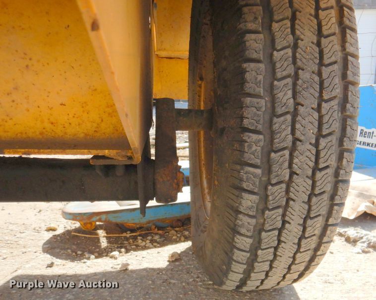 image for item DN2701 2014 Vermeer BC700XL  wood chipper