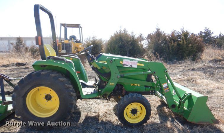 image for item DN2710 2014 John Deere 3038E  MFWD tractor