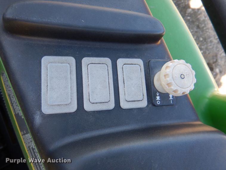 image for item DN2710 2014 John Deere 3038E  MFWD tractor