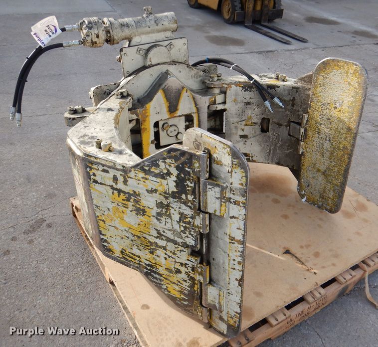 image for item DR0834 Cascade  forklift clamp