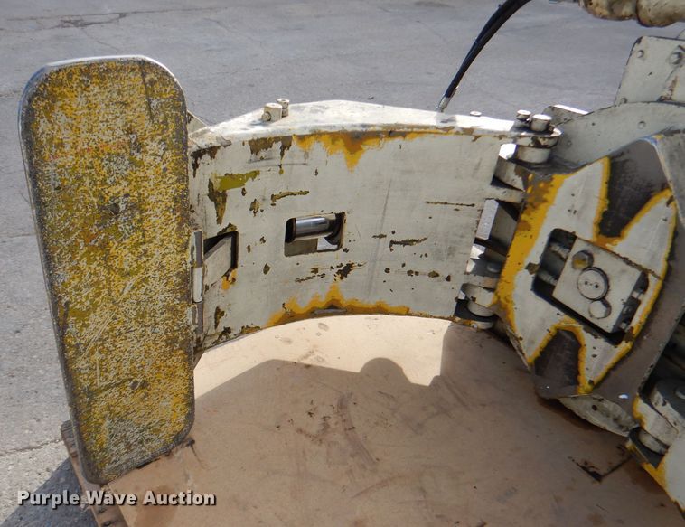 image for item DR0834 Cascade  forklift clamp