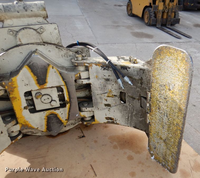 image for item DR0834 Cascade  forklift clamp