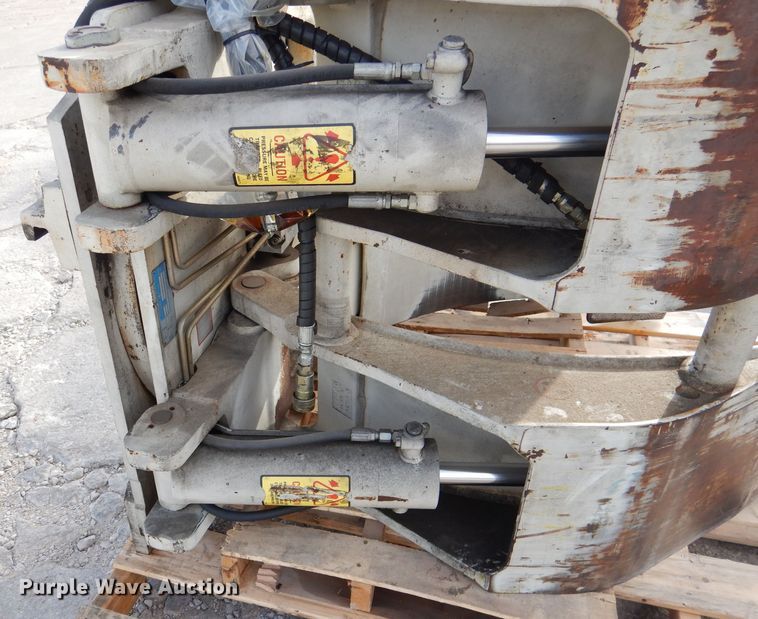 image for item DR0835 Cascade  forklift clamp