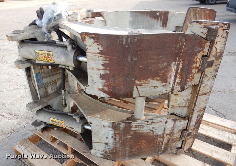 image for item DR0835 Cascade  forklift clamp