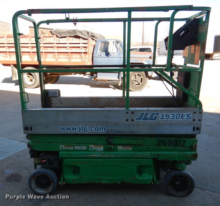 image for item DR0850 2004 JLG 1930ES  scissor lift