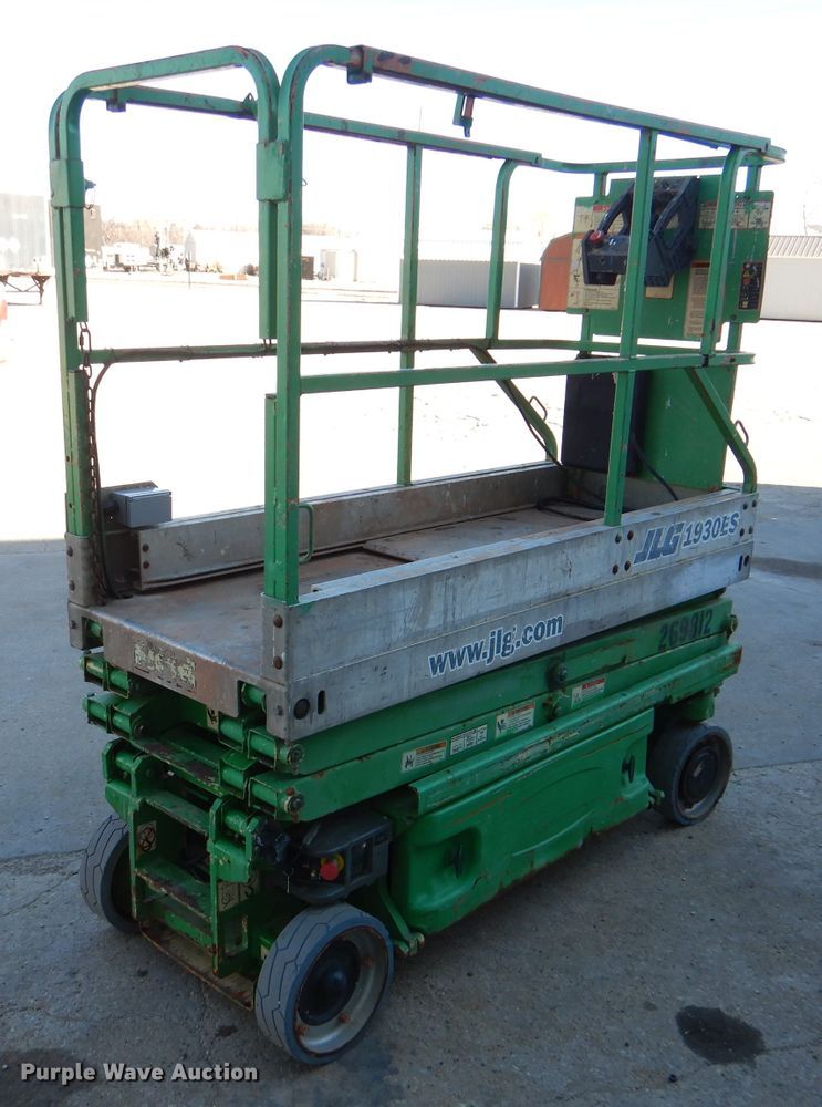 image for item DR0850 2004 JLG 1930ES  scissor lift