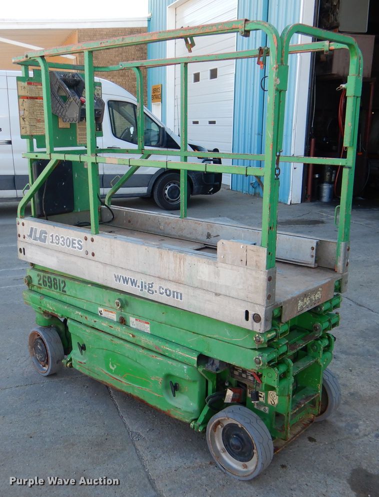 image for item DR0850 2004 JLG 1930ES  scissor lift