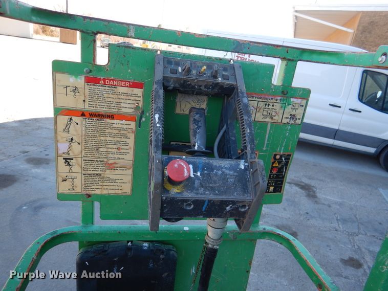 image for item DR0850 2004 JLG 1930ES  scissor lift