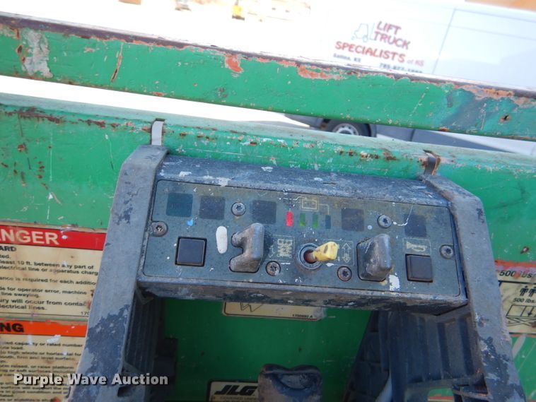 image for item DR0850 2004 JLG 1930ES  scissor lift