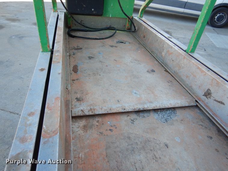 image for item DR0850 2004 JLG 1930ES  scissor lift