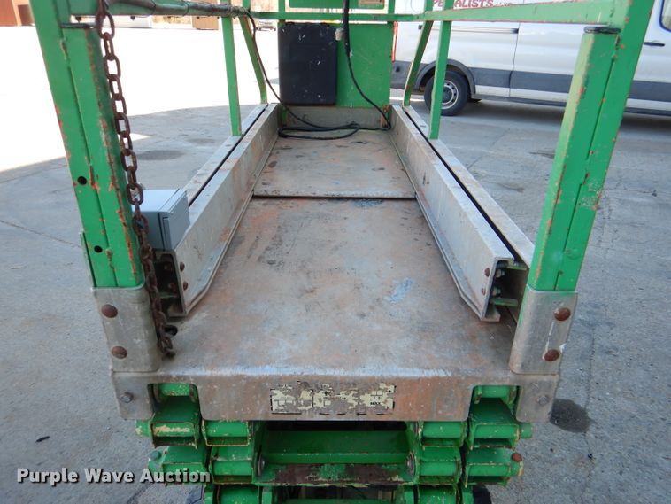 image for item DR0850 2004 JLG 1930ES  scissor lift
