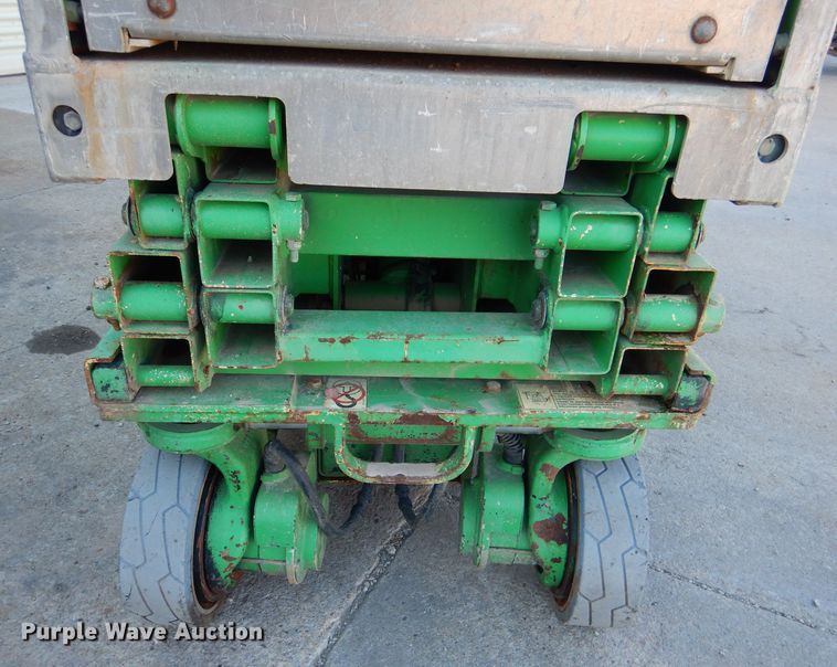 image for item DR0850 2004 JLG 1930ES  scissor lift