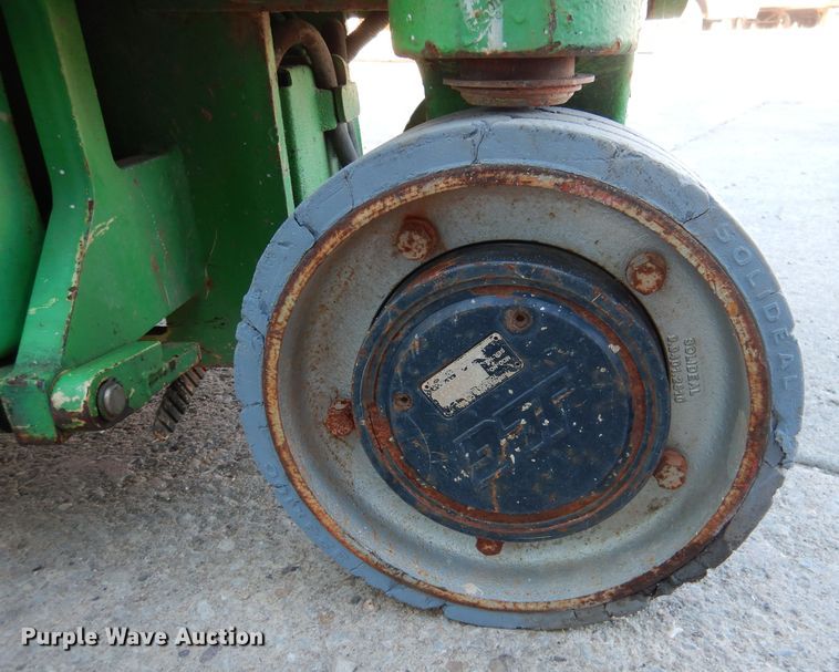 image for item DR0850 2004 JLG 1930ES  scissor lift