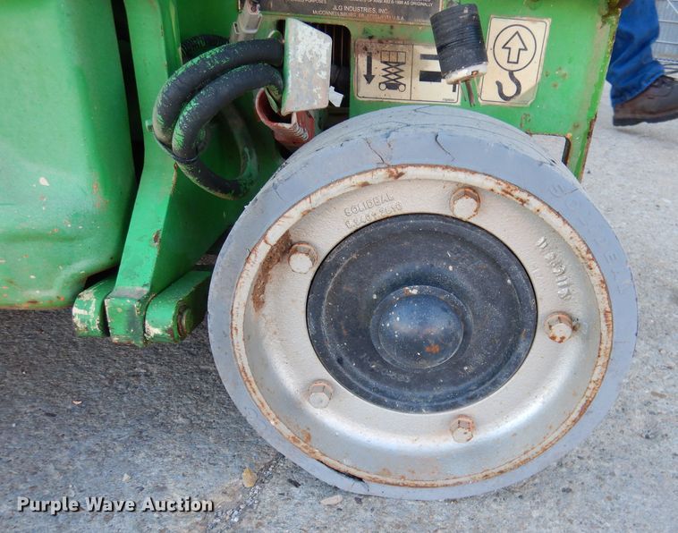 image for item DR0850 2004 JLG 1930ES  scissor lift