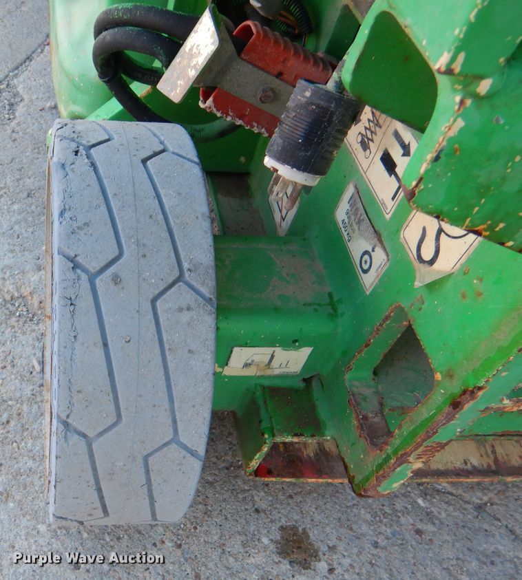 image for item DR0850 2004 JLG 1930ES  scissor lift