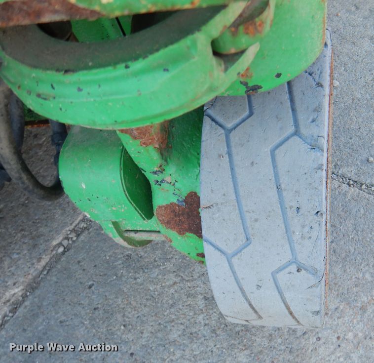 image for item DR0850 2004 JLG 1930ES  scissor lift