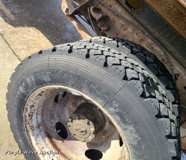 image for item GB9183 2000 Ford F450 Super Duty XL  dump truck