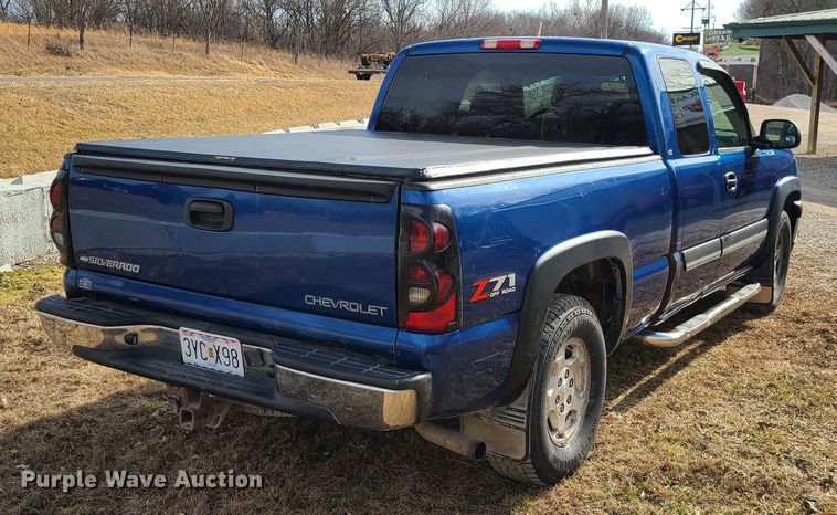 image for item GB9242 2003 Chevrolet Silverado 1500  Ext. Cab pickup truck