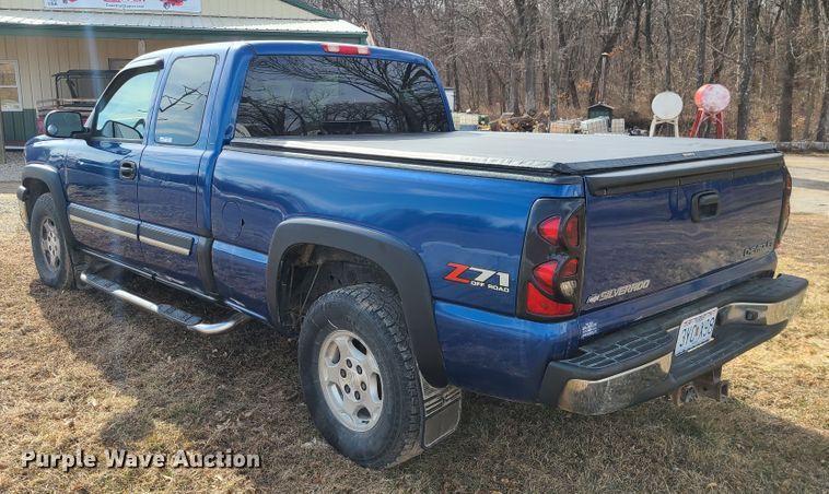 image for item GB9242 2003 Chevrolet Silverado 1500  Ext. Cab pickup truck