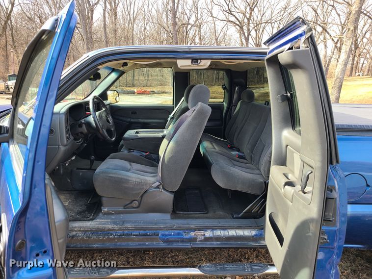 image for item GB9242 2003 Chevrolet Silverado 1500  Ext. Cab pickup truck