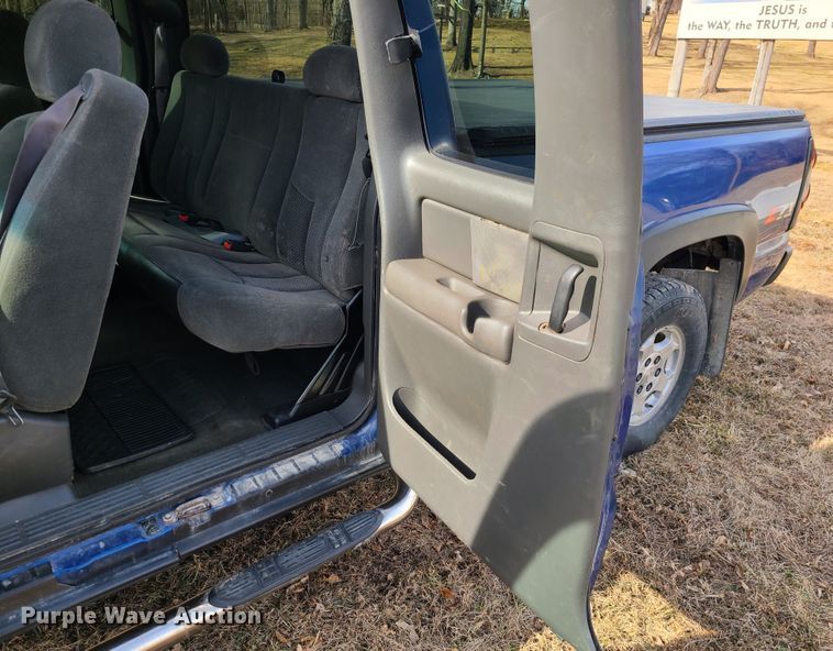 image for item GB9242 2003 Chevrolet Silverado 1500  Ext. Cab pickup truck