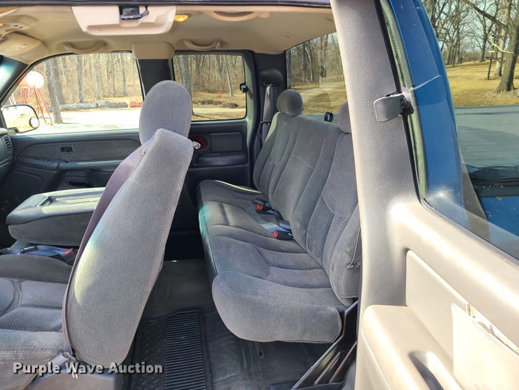 image for item GB9242 2003 Chevrolet Silverado 1500  Ext. Cab pickup truck