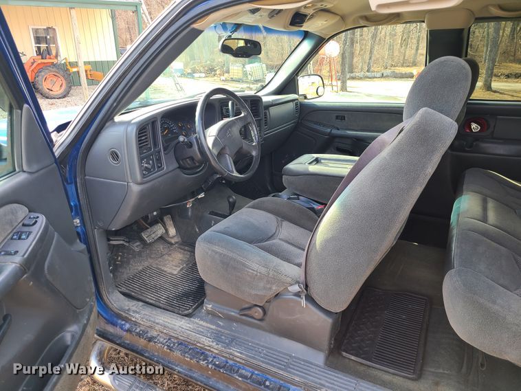 image for item GB9242 2003 Chevrolet Silverado 1500  Ext. Cab pickup truck