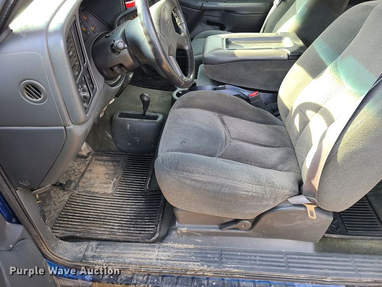 image for item GB9242 2003 Chevrolet Silverado 1500  Ext. Cab pickup truck