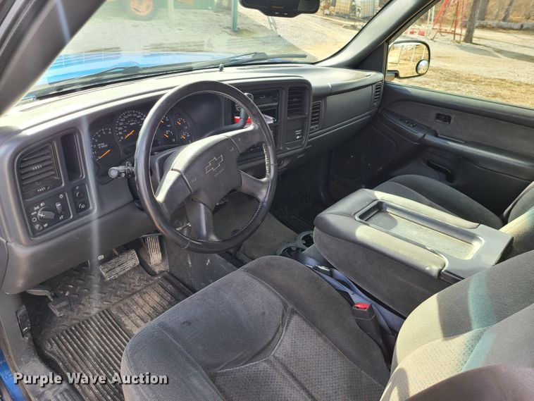 image for item GB9242 2003 Chevrolet Silverado 1500  Ext. Cab pickup truck