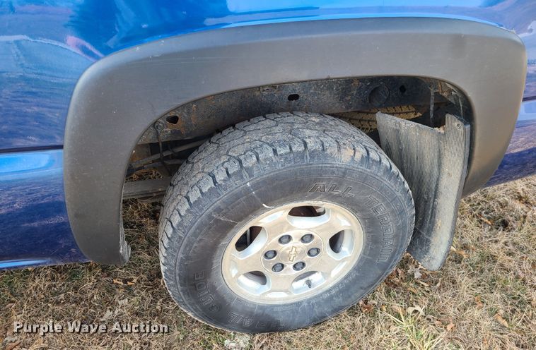 image for item GB9242 2003 Chevrolet Silverado 1500  Ext. Cab pickup truck