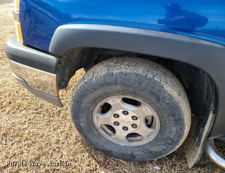 image for item GB9242 2003 Chevrolet Silverado 1500  Ext. Cab pickup truck