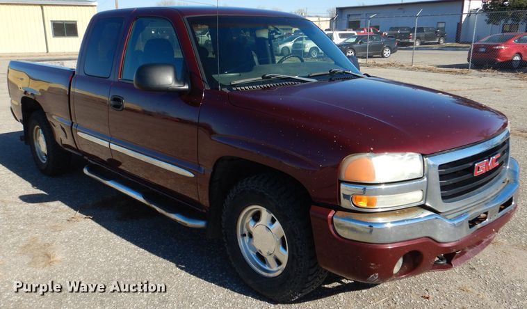 image for item HN9788 2003 GMC Sierra 1500  Ext. Cab pickup truck