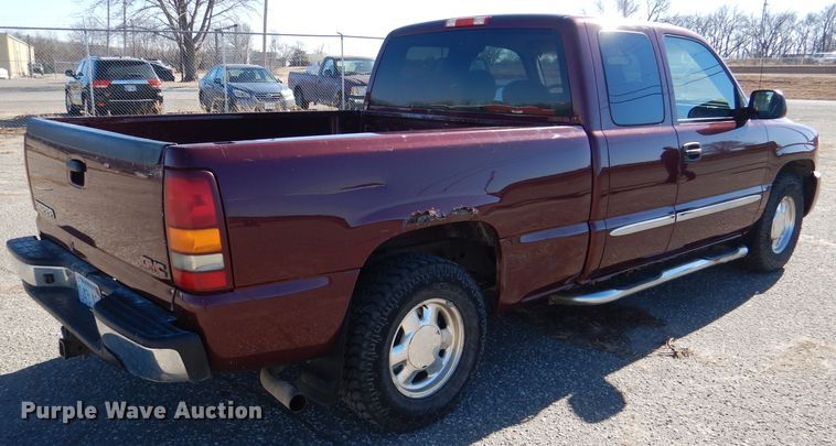 image for item HN9788 2003 GMC Sierra 1500  Ext. Cab pickup truck