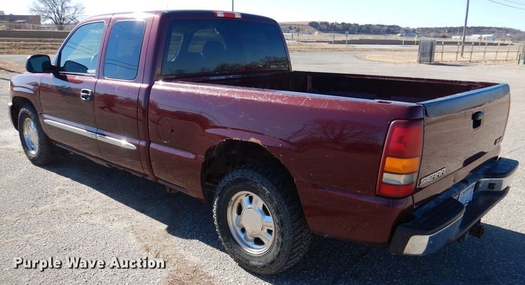 image for item HN9788 2003 GMC Sierra 1500  Ext. Cab pickup truck
