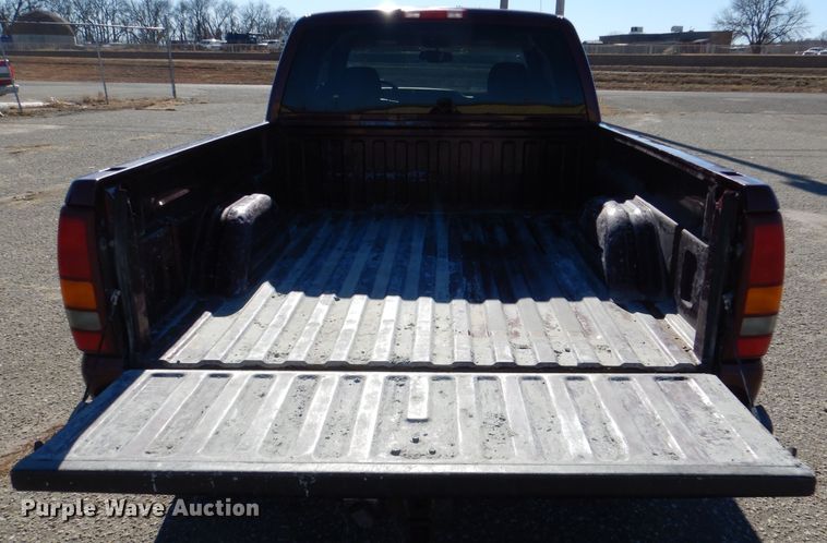 image for item HN9788 2003 GMC Sierra 1500  Ext. Cab pickup truck